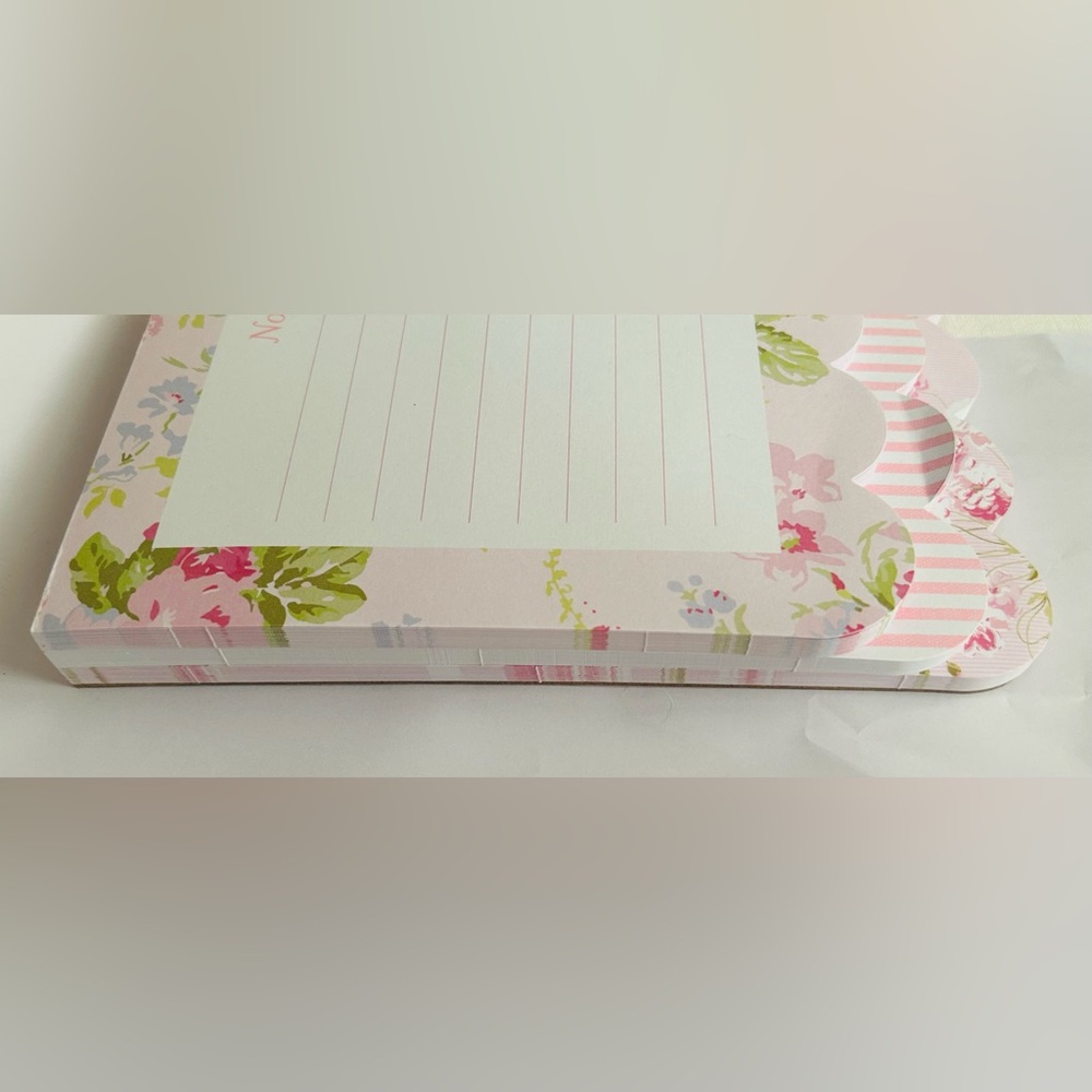 New Laura Ashley 3 Pack Scalloped Layered Note Pads - Picture 11 of 16